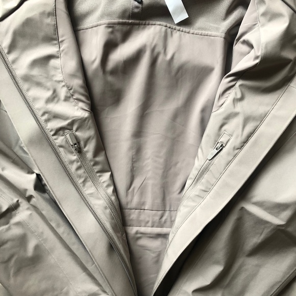 LULULEMON Rain Rebel Jacket.NWOT. - Picture 4 of 13